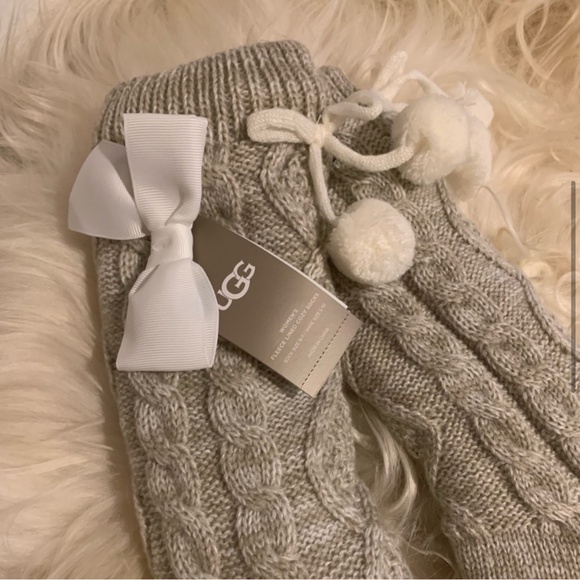 UGG NWT Fleece Lined Cable Knit Socks with Pom Pom - Picture 6 of 6